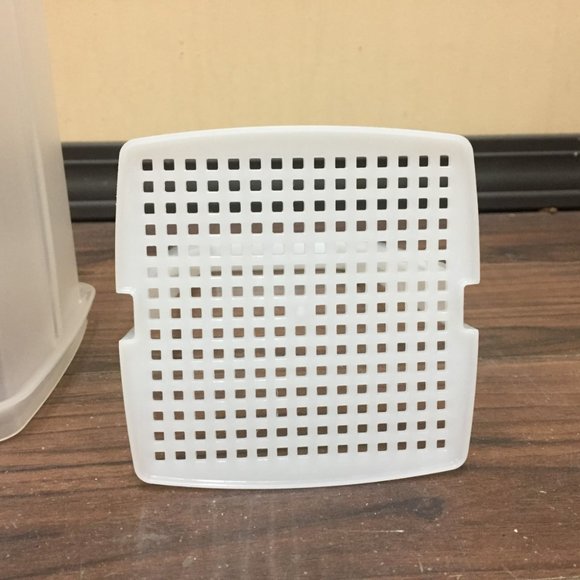 Vintage Tupperware 1560-8 Pickle Keeper with Lid 1562-1 and Lifter 1561-3 - Picture 12 of 14